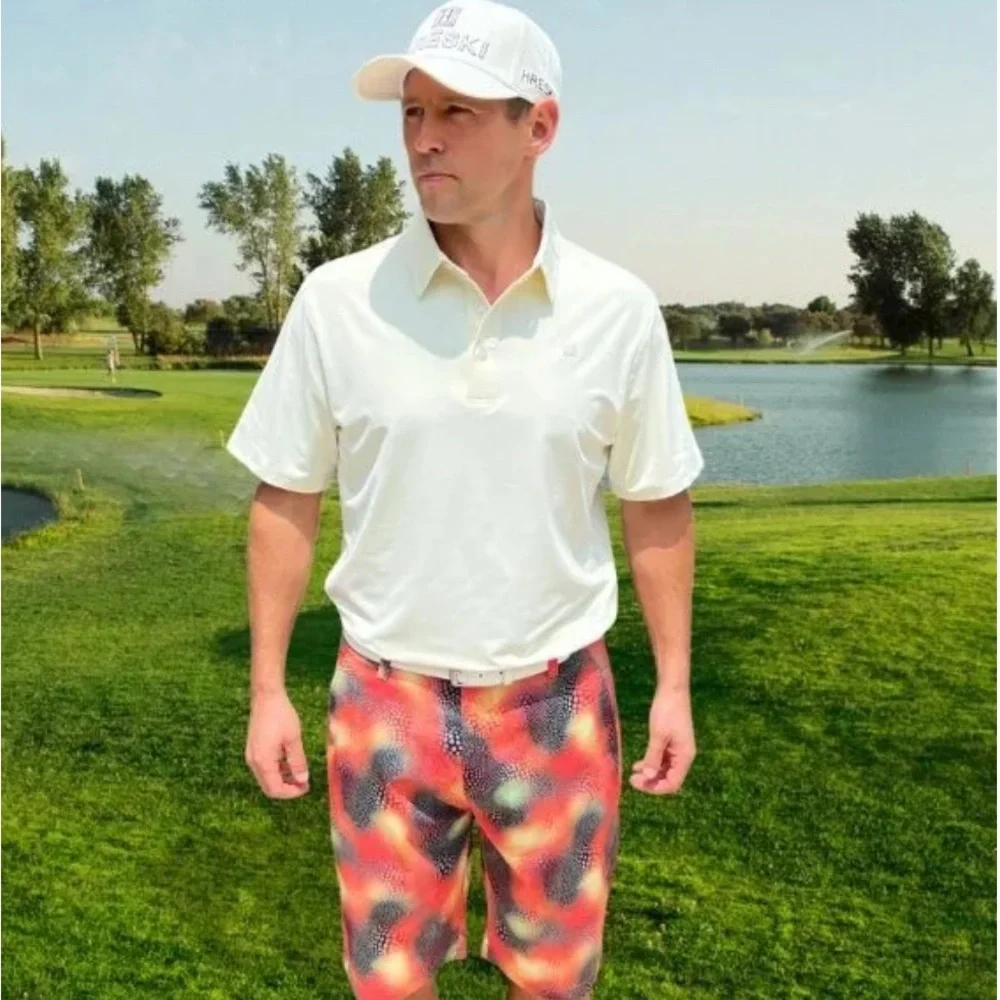Hreski Golf 134 Abstract Circles on Red Black Uneven Background Shorts